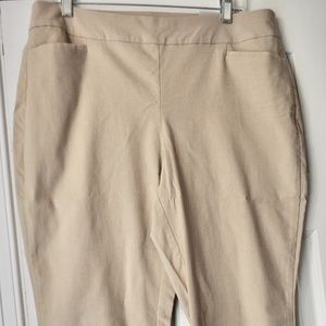 Chico's So Slimming Brigitte Sand Slim Crops 2P